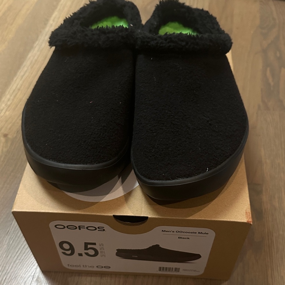 OOFOS Black Fuzzy Men's Mules